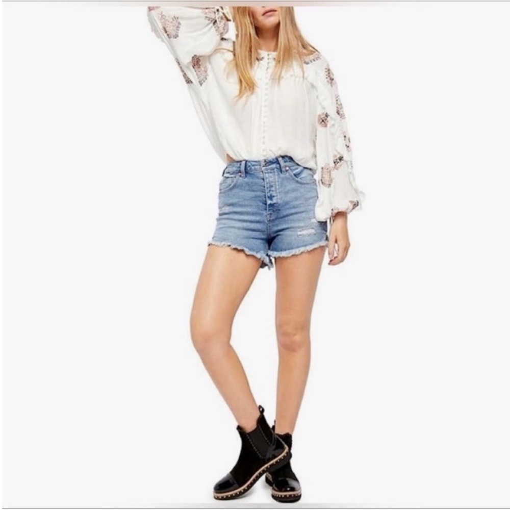 FREE PEOPLE - We The Free Cruy Vintage High Rise Short in Hightide Blue.